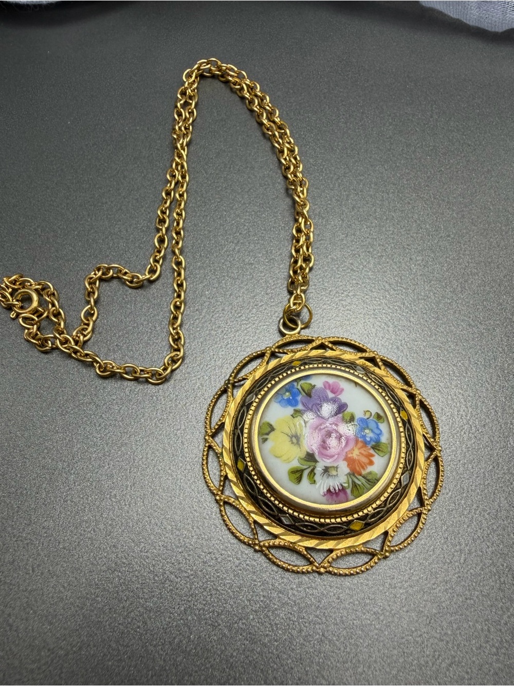 🇨🇦🇨🇦Vintage Porcelain Pendant Necklace Floral #32un